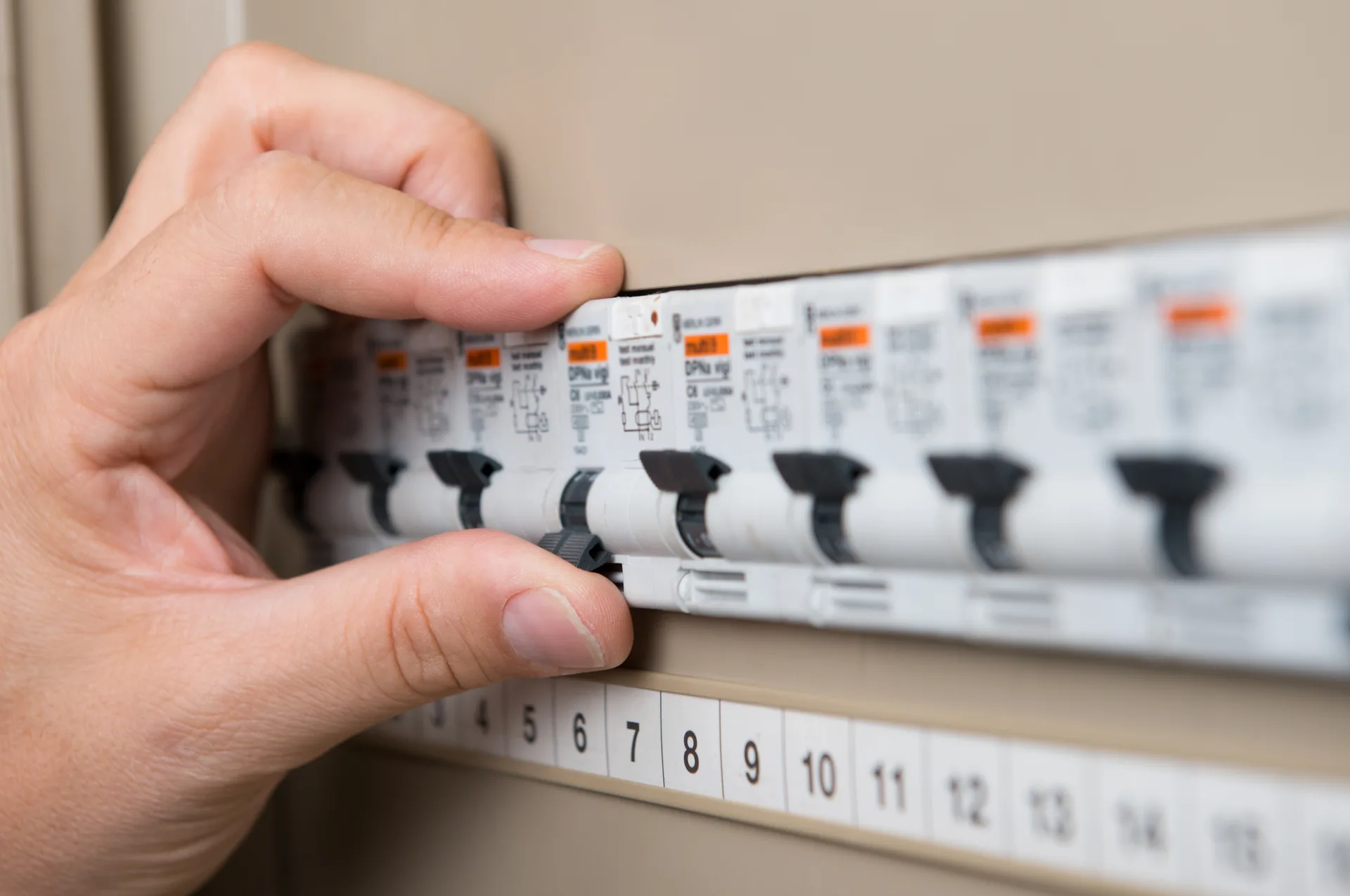 Electrician Ashtonfield, licensed electricians serving Ashtonfield